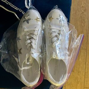White sneaker size 10